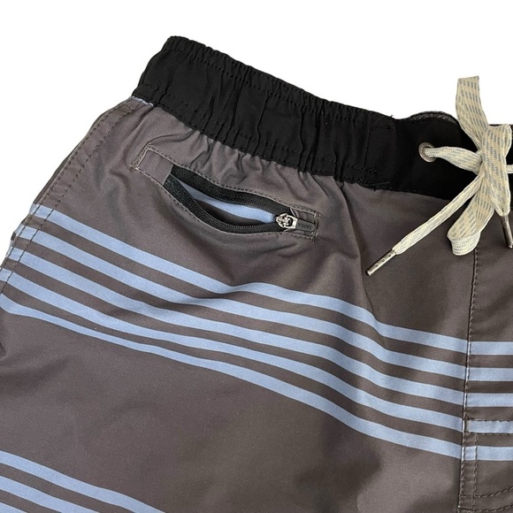 Vuori Men’s Banks Athletic Shorts 8.5” Unlined Stripe Gray - Picture 5 of 13